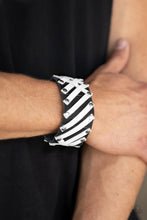 Load image into Gallery viewer, Bracelets Rebel Rumble - Black Urban