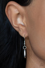 Load image into Gallery viewer, Necklaces Lip Sync Links - Silver N2082