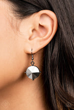 Load image into Gallery viewer, Necklace The SHOWCASE Must Go On - Black