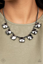 Load image into Gallery viewer, Necklace The SHOWCASE Must Go On - Black