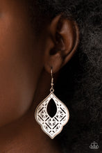 Load image into Gallery viewer, Earrings Thessaly Terrace - White E536