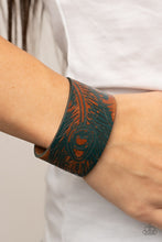 Load image into Gallery viewer, Bracelets Positively Peacock - Blue W9