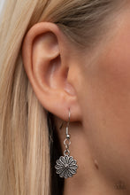 Load image into Gallery viewer, Necklaces Marigold Meadows - Orange