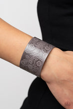 Load image into Gallery viewer, Bracelets  Rosy Wrap Up - Silver Urban W28