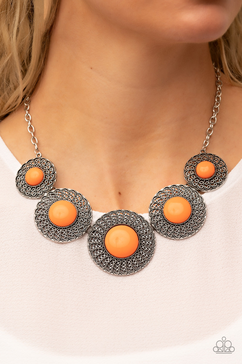 Necklace Detail Orientated - Orange N309