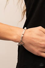 Load image into Gallery viewer, Bracelets Following My Heart - White B296