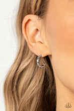 Load image into Gallery viewer, Earrings Small-Scale Shimmer - Silver S126