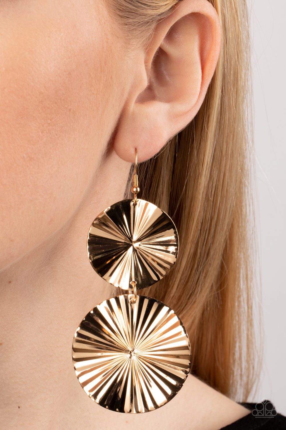 Earrings n Your Wildest FAN-tasy - Gold E389
