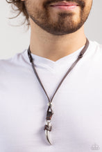 Load image into Gallery viewer, Urban Necklace Show Your Claws - Brown