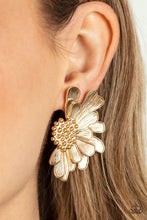 Load image into Gallery viewer, Earrings Farmstead Meadow - Gold E2452
