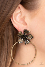 Load image into Gallery viewer, Earrings Buttercup Bliss - Brass E394