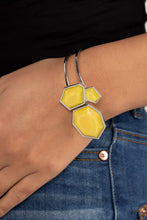 Load image into Gallery viewer, Bracelets Tourist TRAPEZOID - Yellow B074