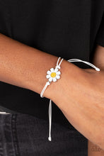 Load image into Gallery viewer, Bracelets DAISY Little Thing - White B2270