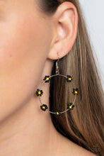 Load image into Gallery viewer, Earrings Dainty Daisies - Black