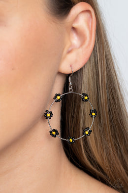 Earrings Dainty Daisies - Black