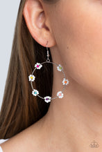 Load image into Gallery viewer, Earrings Dainty Daisies - Multi E2500