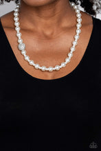 Load image into Gallery viewer, Necklaces Countess Chic - White Pearls