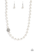 Load image into Gallery viewer, Necklaces Countess Chic - White Pearls
