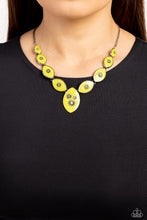 Load image into Gallery viewer, Necklaces Pressed Flowers - Green N2226