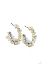 Load image into Gallery viewer, Earrings Floral Focus - White MINI S112