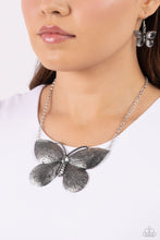 Load image into Gallery viewer, Necklaces DRAWN to the Wind - Silver
