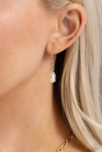 Load image into Gallery viewer, Necklaces Sophisticated Squared - Gold Pearl N2432