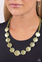 Load image into Gallery viewer, Necklaces Scratched Showtime - Green N2138