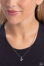 Load image into Gallery viewer, Necklaces Seize the Initial - Silver - V