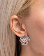 Load image into Gallery viewer, Earrings Oyster Opulence - Orange POST E393